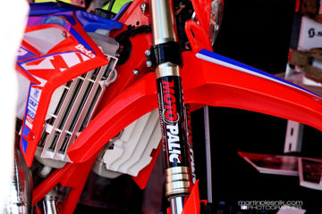 Zobrazit detail produktu - polep tlumičů (2ks) 3 druhy Obrázek polep tlumičů (2ks) 3 druhy